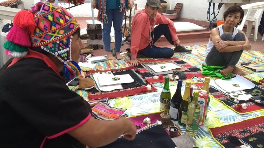 Pauccarmarca talleres - guillermos pauccar dando taller de missa andina y despacho andino